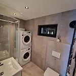 Appartement Comfortable Sleeps 4 Near Center *