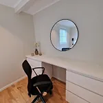 דירה Comfortable Sleeps 4 Near Center קריסטיאנסאנד