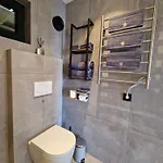 Comfortable Sleeps 4 Near Center *
