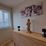 דירה Comfortable Sleeps 4 Near Center *
