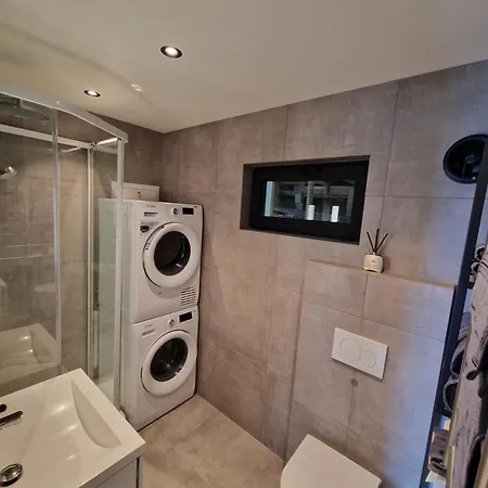 아파트 Comfortable Sleeps 4 Near Center *