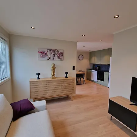 Comfortable Sleeps 4 Near Center 아파트 *