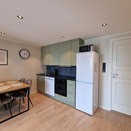 아파트 Comfortable Sleeps 4 Near Center 크리스티안산