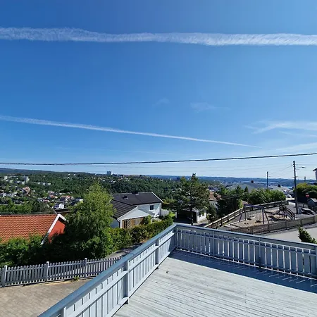 Comfortable Sleeps 4 Near Center 아파트 *