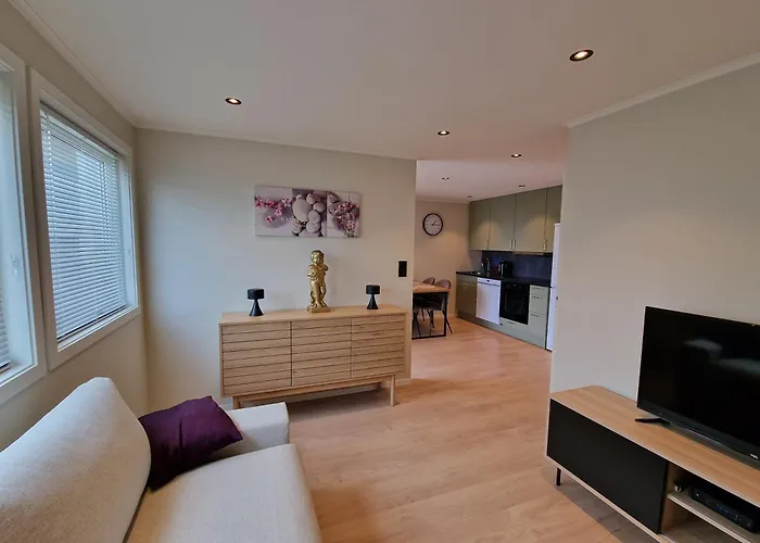Comfortable Sleeps 4 Near Center Lägenhet *