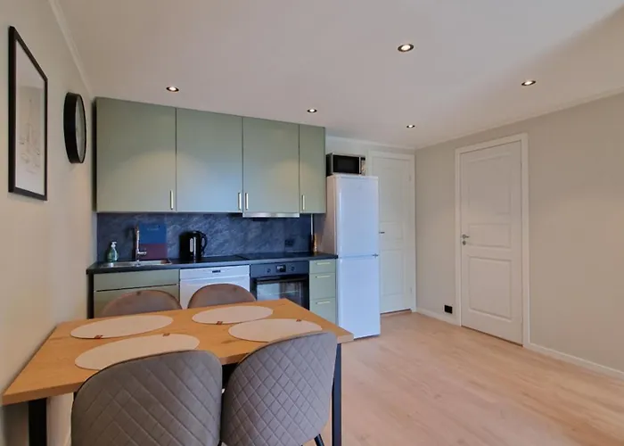 Apartamento Comfortable Sleeps 4 Near Center *